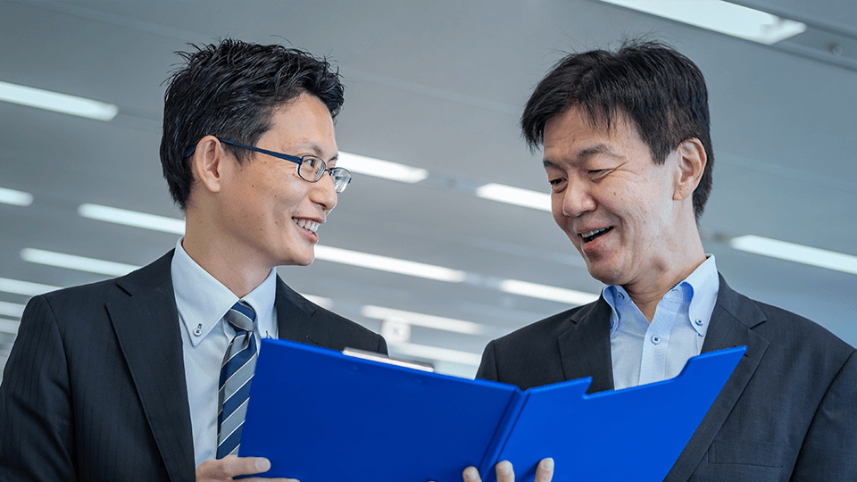 幅広い業態・業種に興味や関心旺盛で、人とのコミュニケーションが相手の気持ちをわかろうとすることが大切と考える人に向いてます。